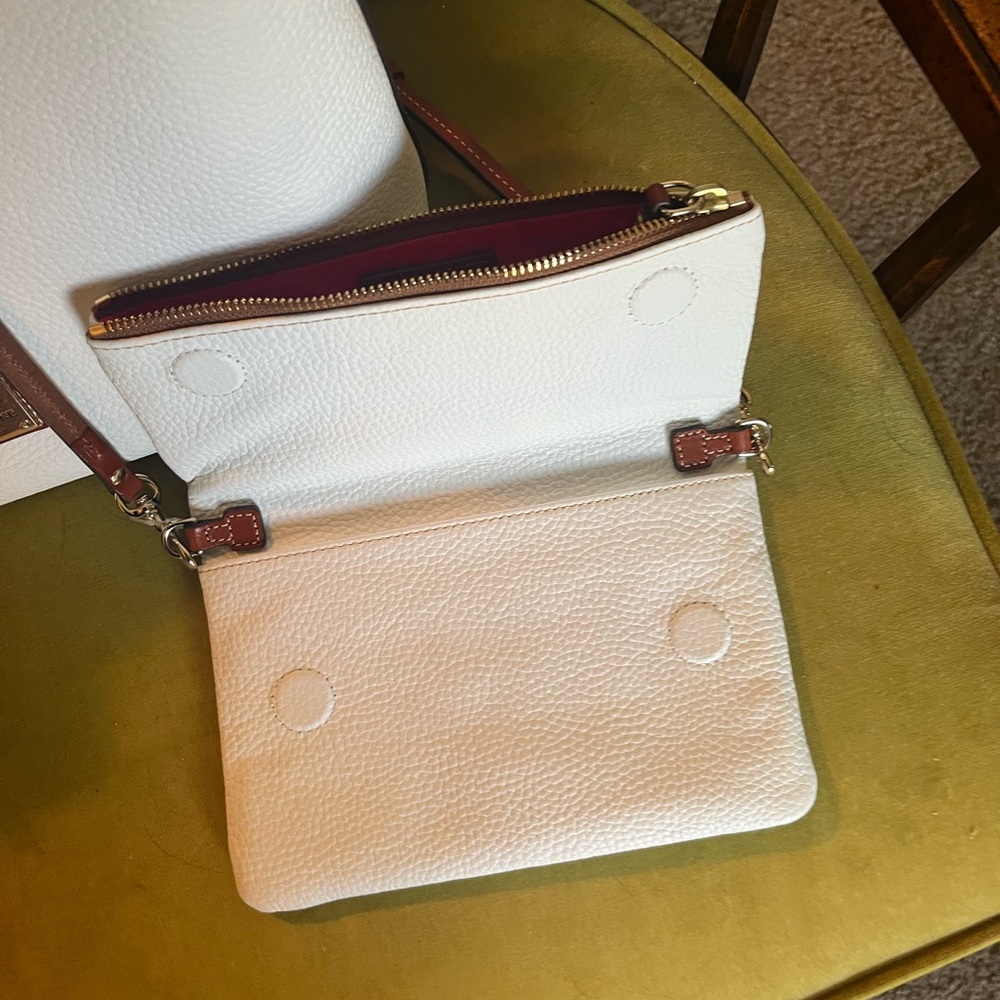 White Dooney & Bourke leather handbag/ shoulder bag and crossbody set. - Picture 5 of 6